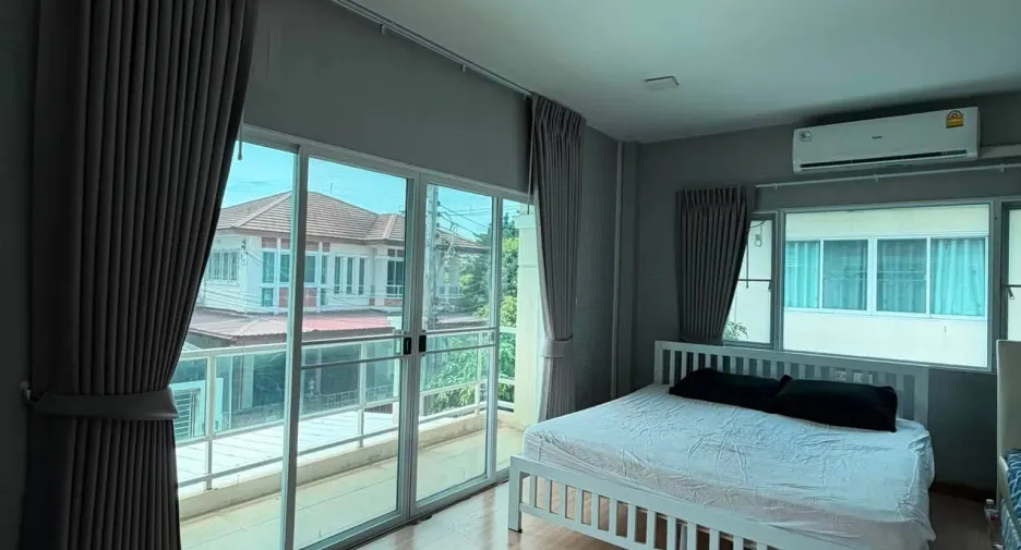 Casa en alquiler de 4 habitaciones en Mueang Samut Prakan, Samut Prakan
