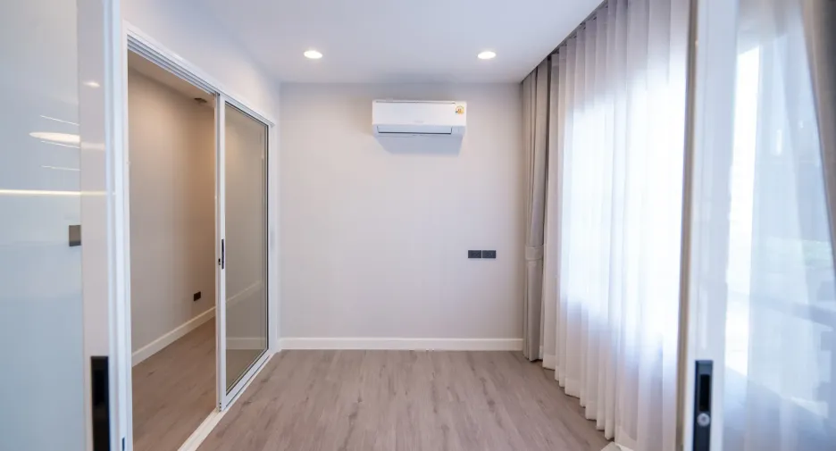 For rent 2 bedrooms apartment in Khlong Toei, Bangkok