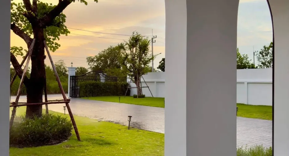Villa en venta de 5 habitaciones en Bang Lamung, Chonburi