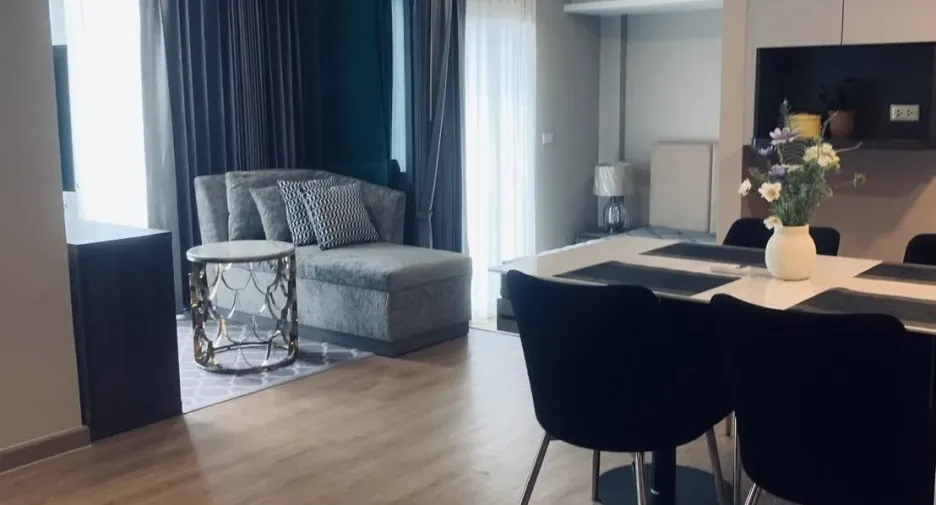 For rent 2 bedrooms condo in Huai Khwang, Bangkok