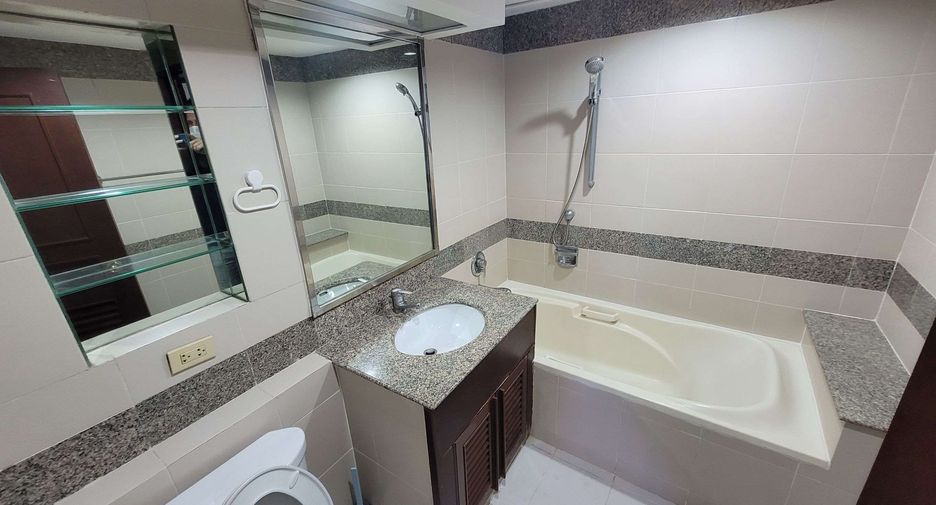 Wohnung zur Miete mit 3 Zimmer in Khlong Toei, Bangkok