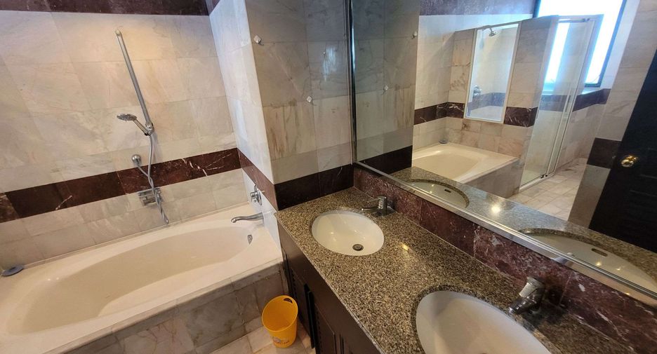 Wohnung zur Miete mit 3 Zimmer in Khlong Toei, Bangkok