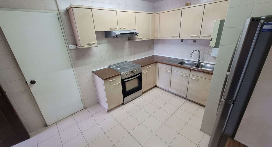 Wohnung zur Miete mit 3 Zimmer in Khlong Toei, Bangkok