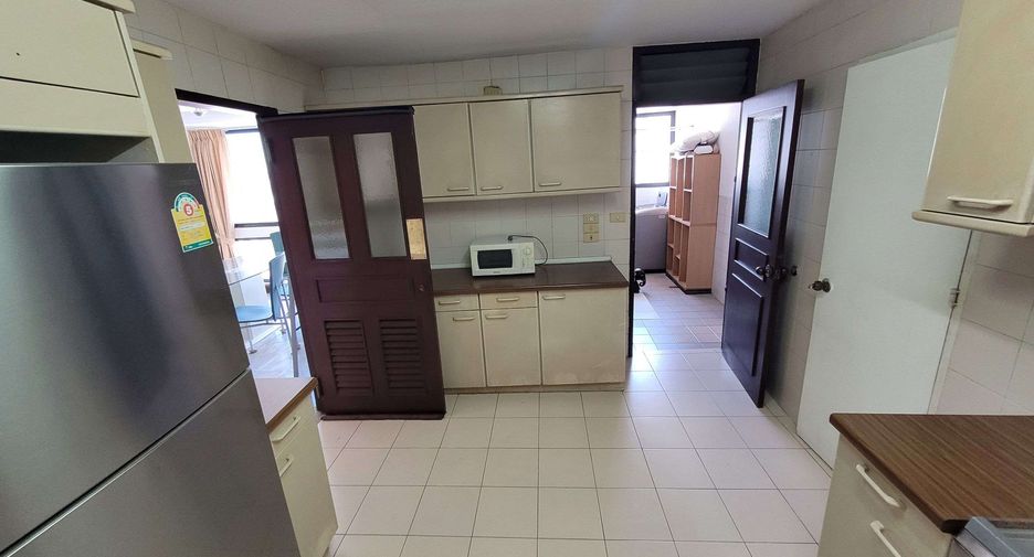 Wohnung zur Miete mit 3 Zimmer in Khlong Toei, Bangkok