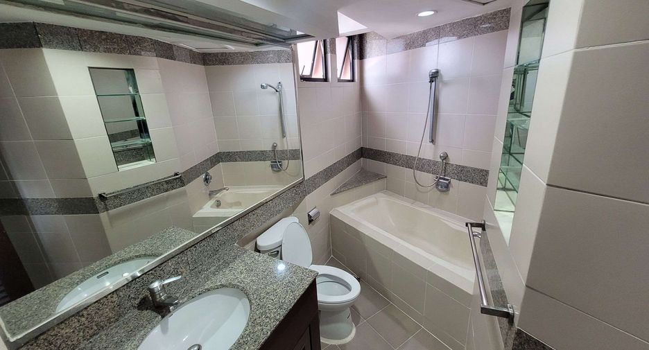 Wohnung zur Miete mit 3 Zimmer in Khlong Toei, Bangkok