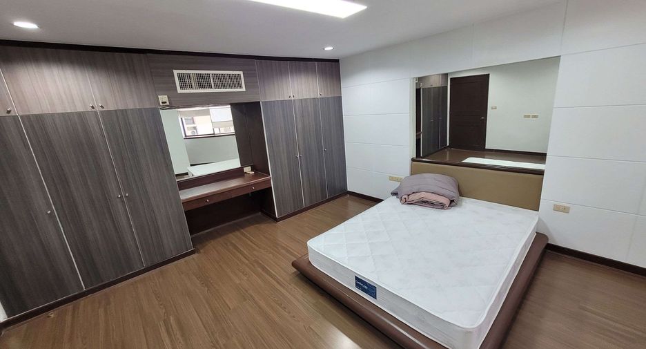 Wohnung zur Miete mit 3 Zimmer in Khlong Toei, Bangkok