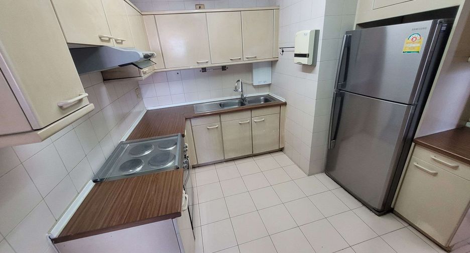 Wohnung zur Miete mit 3 Zimmer in Khlong Toei, Bangkok