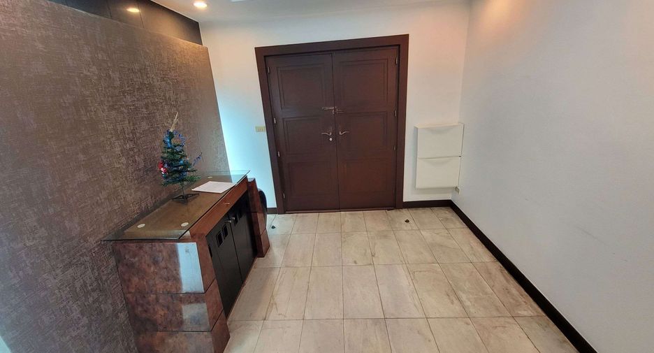 Wohnung zur Miete mit 3 Zimmer in Khlong Toei, Bangkok