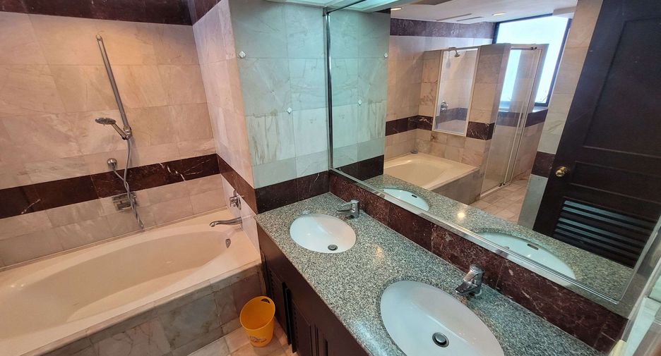 Wohnung zur Miete mit 3 Zimmer in Khlong Toei, Bangkok