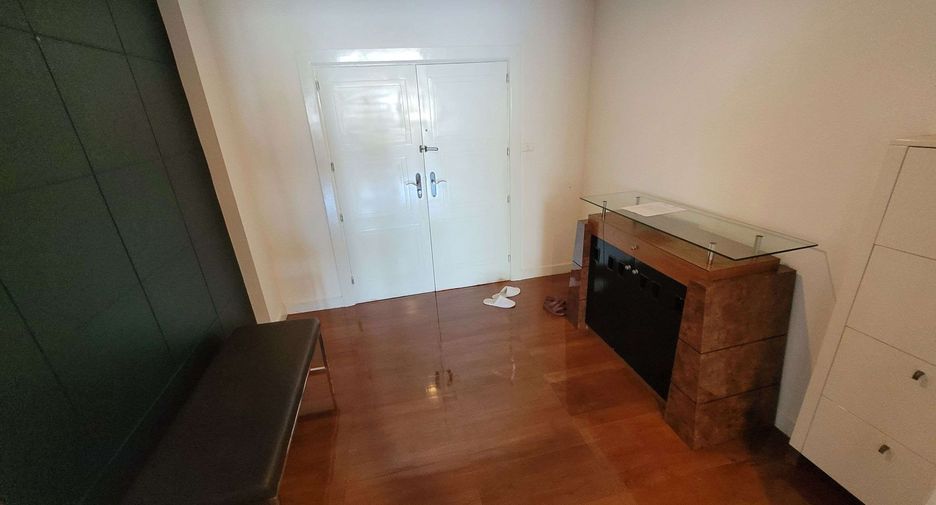 Wohnung zur Miete mit 3 Zimmer in Khlong Toei, Bangkok