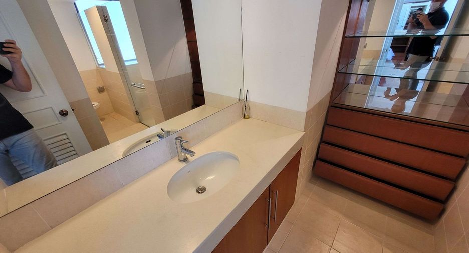 Wohnung zur Miete mit 3 Zimmer in Khlong Toei, Bangkok