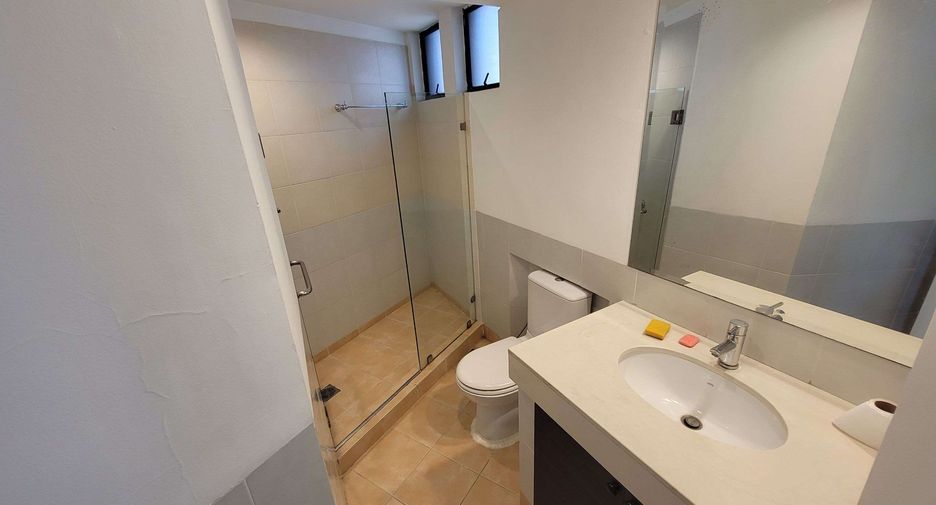 Wohnung zur Miete mit 3 Zimmer in Khlong Toei, Bangkok