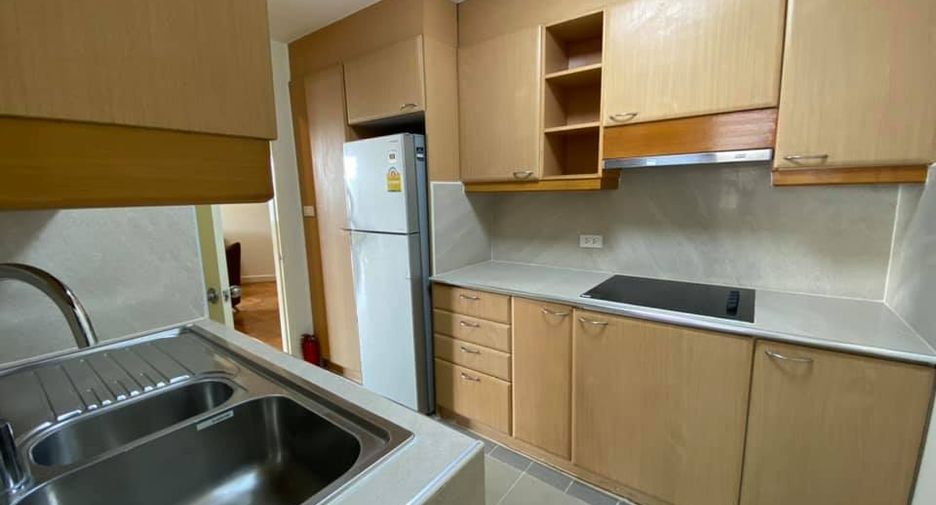 Wohnung zur Miete mit 3 Zimmer in Yan Nawa, Bangkok