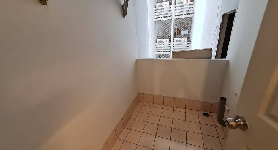 Condo en alquiler de 2 habitaciones en Yan Nawa, Bangkok