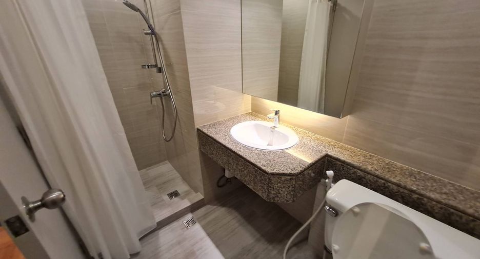 Condo en alquiler de 2 habitaciones en Yan Nawa, Bangkok