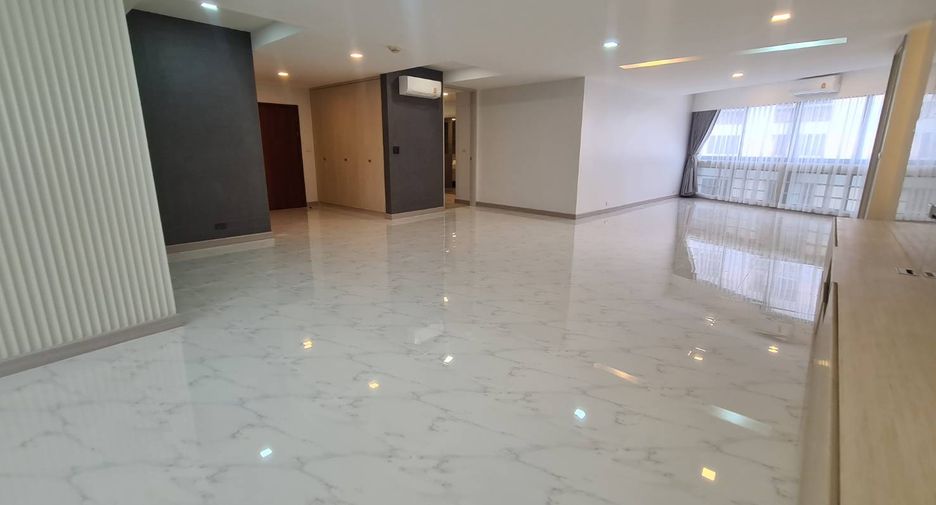 For rent 3 bedrooms condo in Khlong Toei, Bangkok