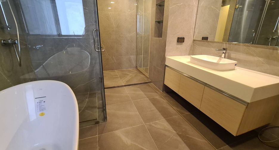 For rent 3 bedrooms condo in Khlong Toei, Bangkok