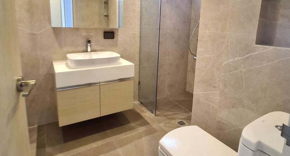 For rent 3 bedrooms condo in Khlong Toei, Bangkok