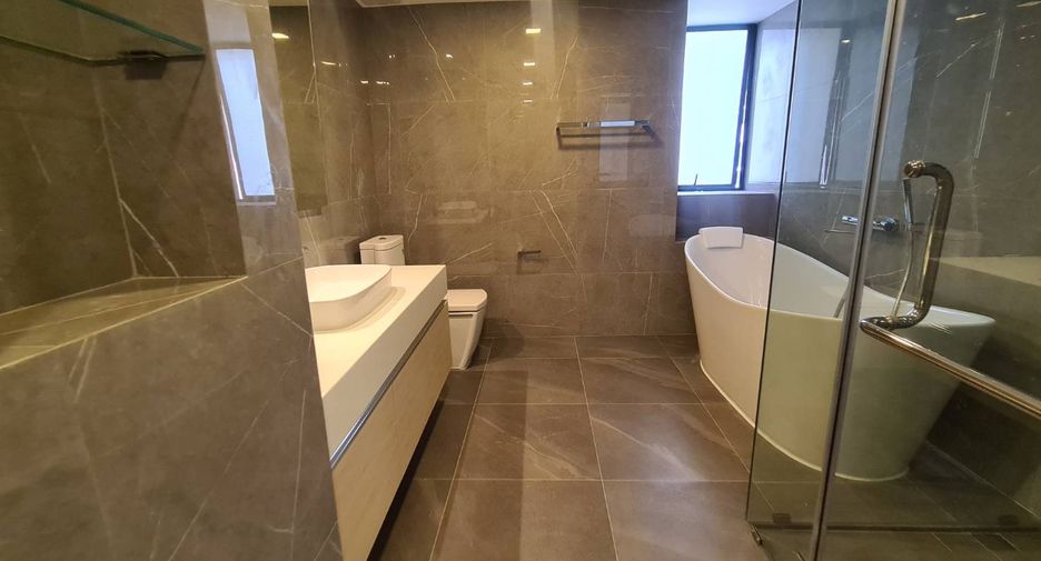 For rent 3 bedrooms condo in Khlong Toei, Bangkok
