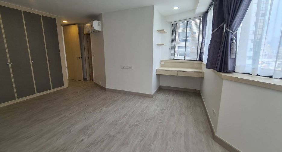 For rent 3 bedrooms condo in Khlong Toei, Bangkok