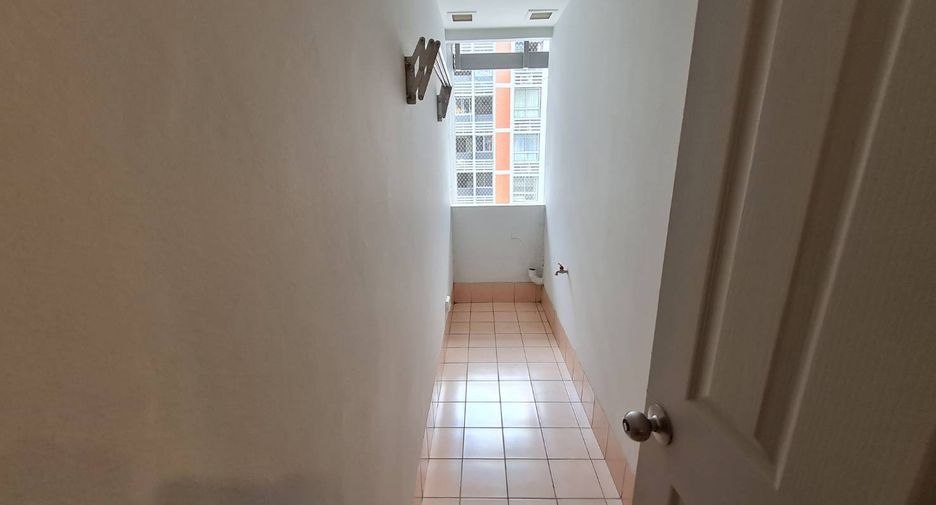 Condo en alquiler de 2 habitaciones en Yan Nawa, Bangkok