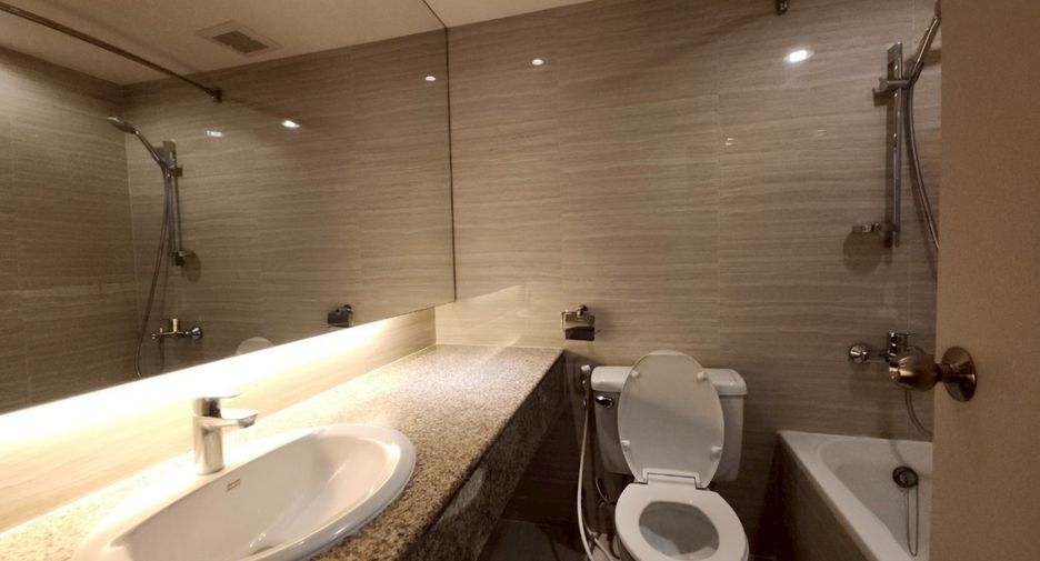 Condo en alquiler de 2 habitaciones en Yan Nawa, Bangkok