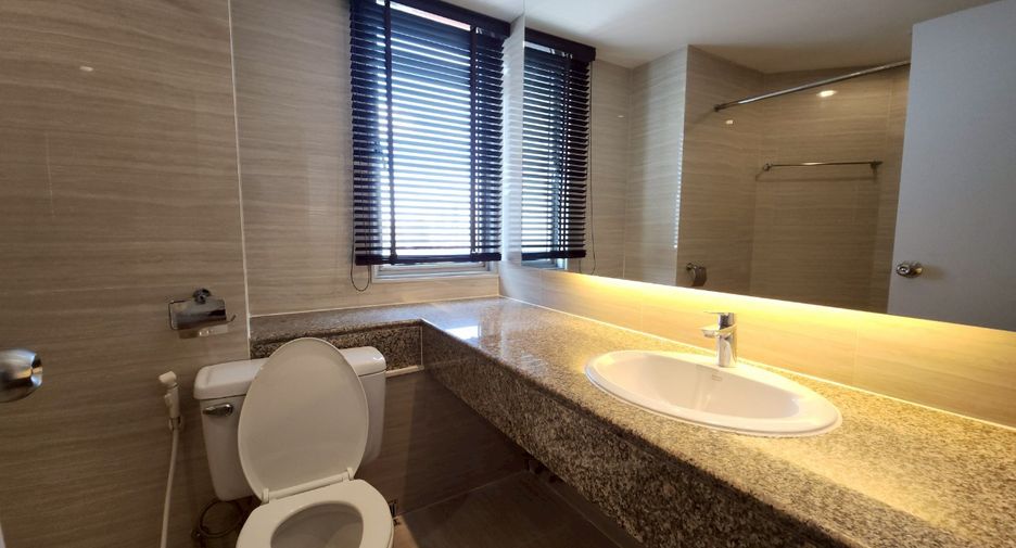 Condo en alquiler de 2 habitaciones en Yan Nawa, Bangkok