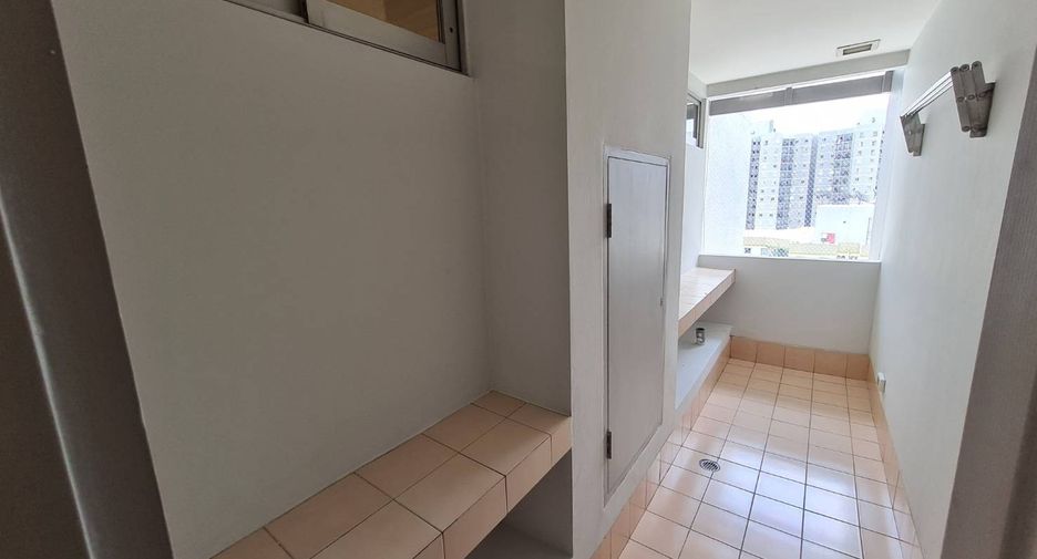 Condo en alquiler de 2 habitaciones en Yan Nawa, Bangkok