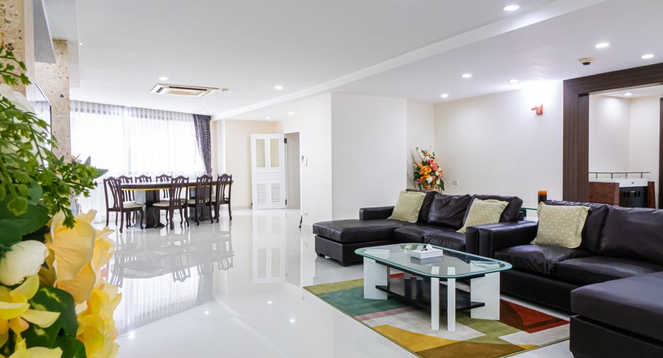 For rent 3 bedrooms condo in Khlong Toei, Bangkok