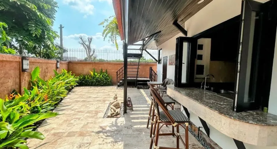 出租 4 卧室 别墅 在 Bang Lamung, Chon Buri