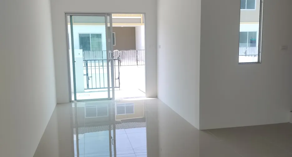 For sale 3 bedrooms townhouse in Khlong Luang, Pathum Thani