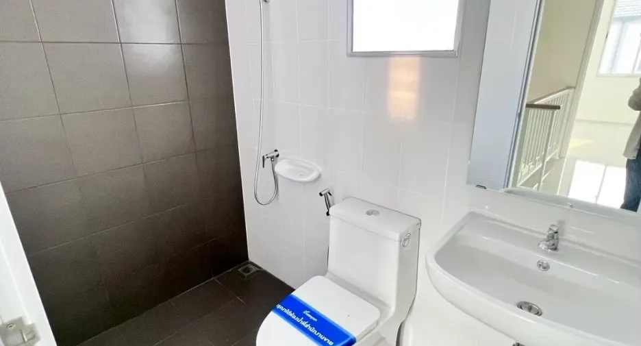 出售 3 卧室 联排别墅 在 Khlong Luang, Pathum Thani