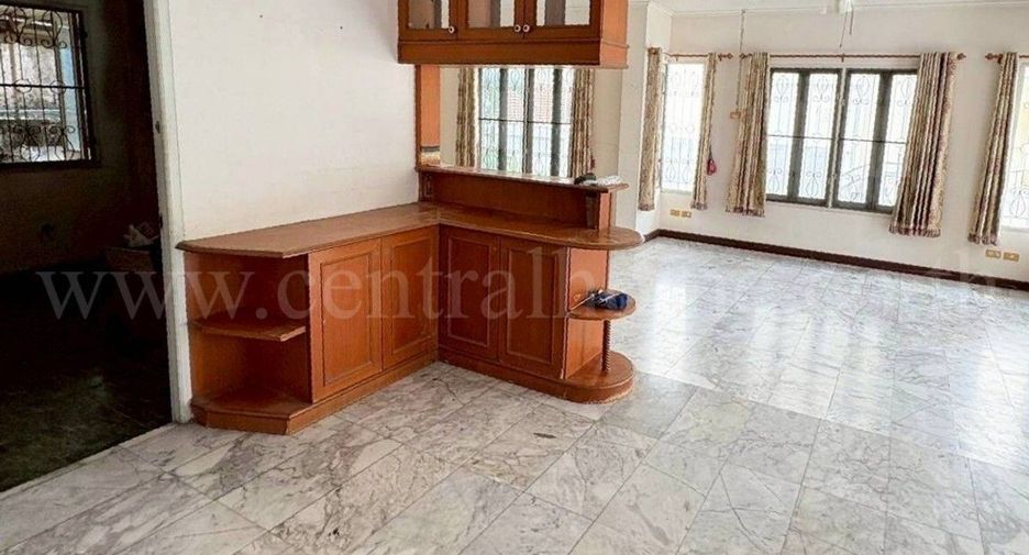 For sale 3 bedrooms house in Khlong Sam Wa, Bangkok