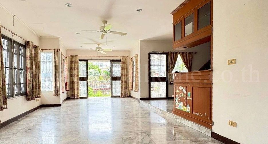 For sale 3 bedrooms house in Khlong Sam Wa, Bangkok