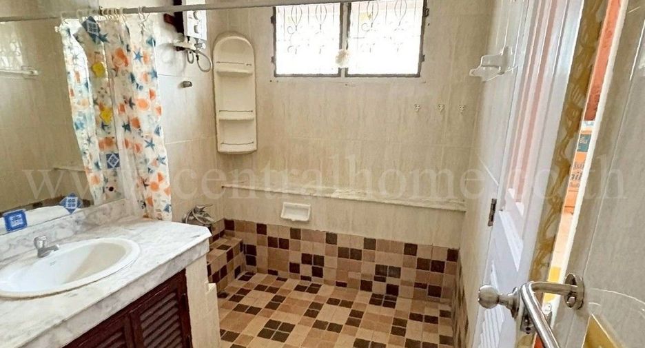 For sale 3 bedrooms house in Khlong Sam Wa, Bangkok