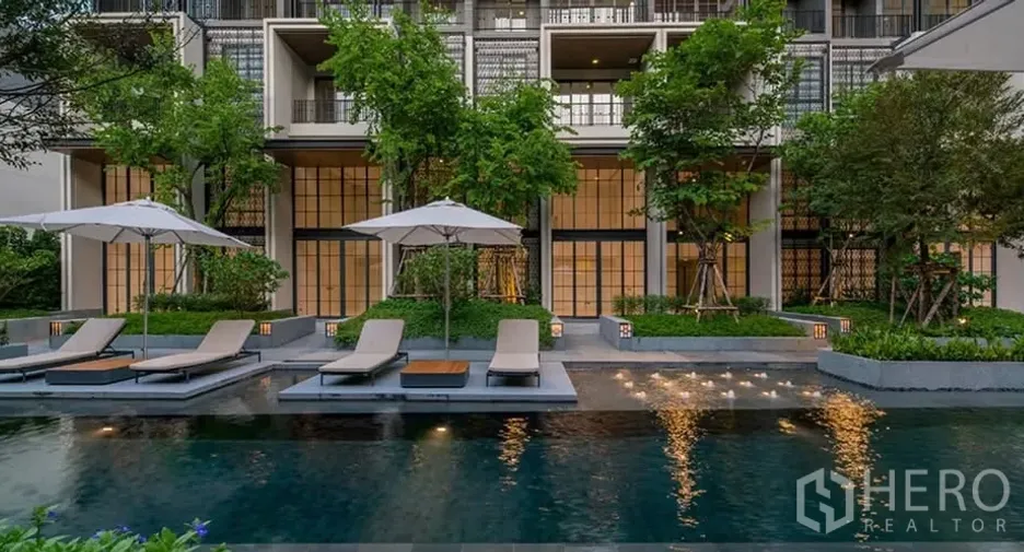 Casa adosada en alquiler y en venta de 4 habitaciones en Watthana, Bangkok