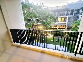 Casa adosada en alquiler y en venta de 4 habitaciones en Watthana, Bangkok