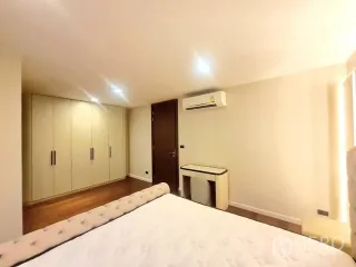 Casa adosada en alquiler y en venta de 4 habitaciones en Watthana, Bangkok