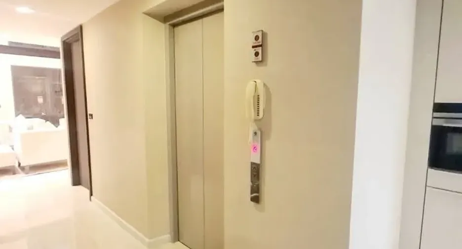 Casa adosada en alquiler y en venta de 4 habitaciones en Watthana, Bangkok