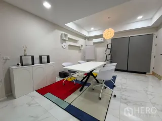 For rent 3 bedrooms office in Phra Khanong, Bangkok