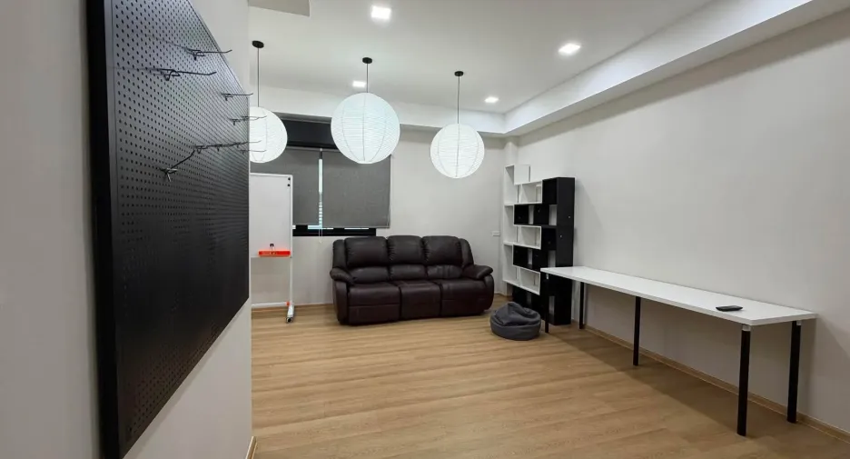 For rent 3 bedrooms office in Phra Khanong, Bangkok