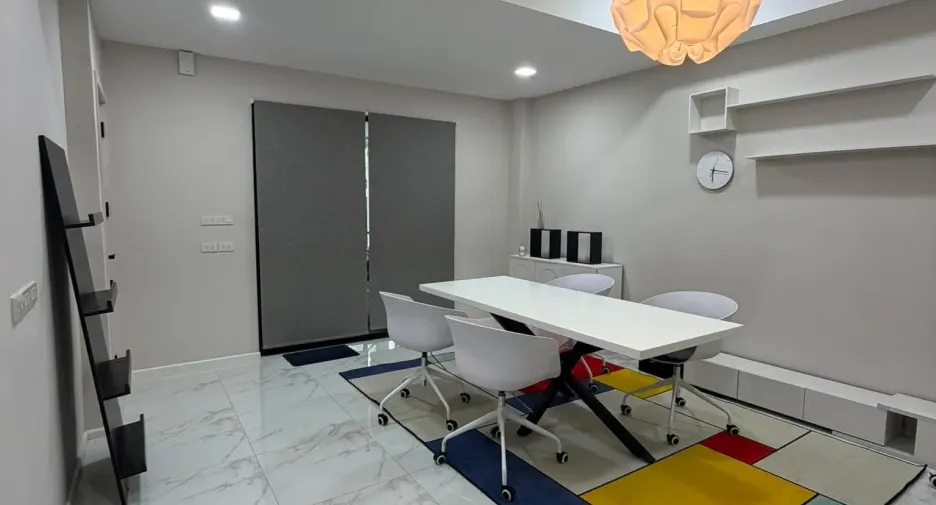 For rent 3 bedrooms office in Phra Khanong, Bangkok