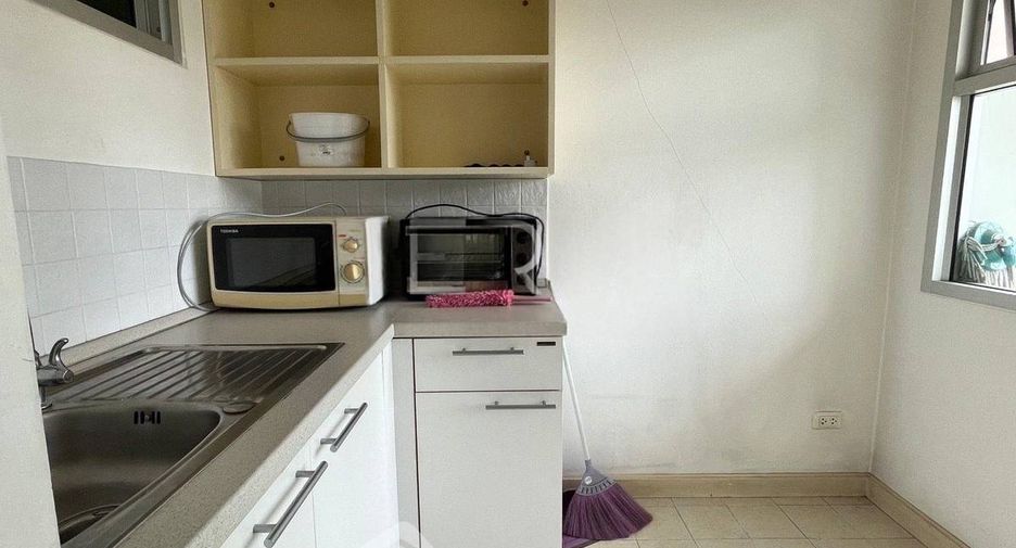 For rent and for sale 1 bed condo in Khlong Toei, Bangkok