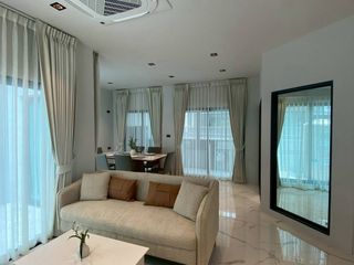 For rent 4 bedrooms house in Huai Khwang, Bangkok