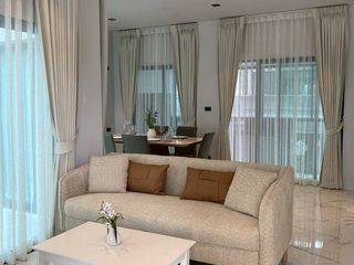 For rent 4 bedrooms house in Huai Khwang, Bangkok