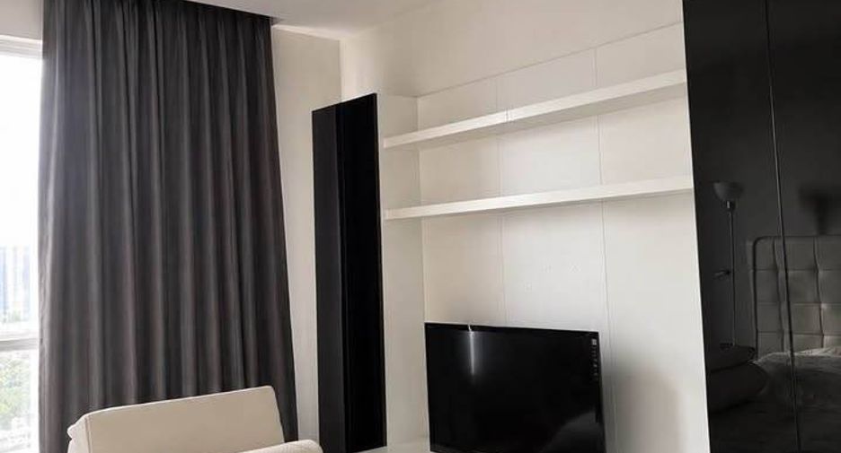 For sale 2 bedrooms condo in Phra Khanong, Bangkok
