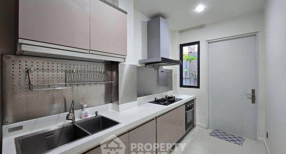 出租 和 出售 4 卧室 独立屋 在 Suan Luang, 曼谷
