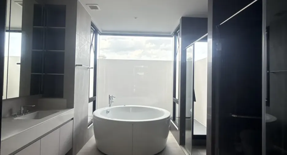 Haus zum Kauf mit 5 Zimmer in Saphan Sung, Bangkok