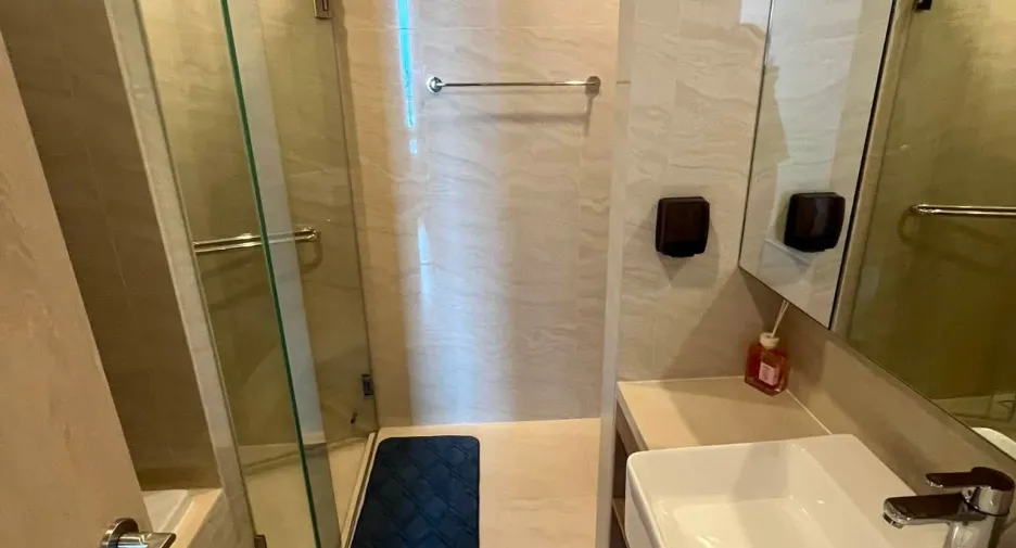 For rent 1 bed condo in Watthana, Bangkok