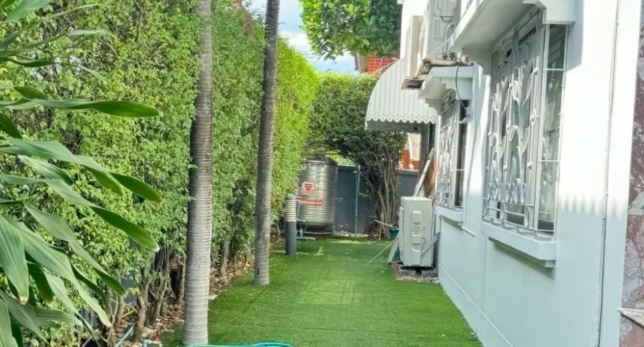 Casa en alquiler de 3 habitaciones en Bang Kapi, Bangkok